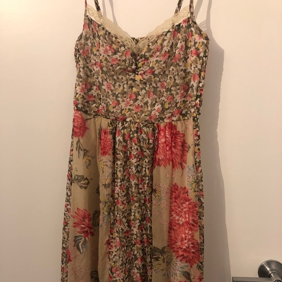 Beautiful floral dress! - Picture 3 of 4